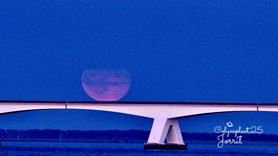 De maan op de zeelandbrug