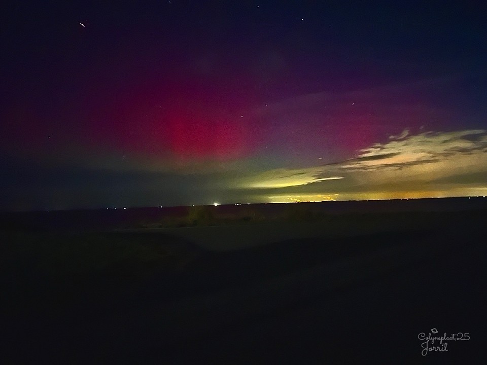 😊 Noorderlicht te zien boven Zeeland!.  Het beste kan je met een telefoon een foto maken om het noorderlicht goed te kunnen zien.Foto gemaakt: boven Zeeland!